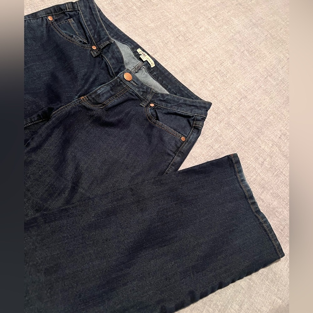☀️ CAbi Deep Indigo wider leg Jeans